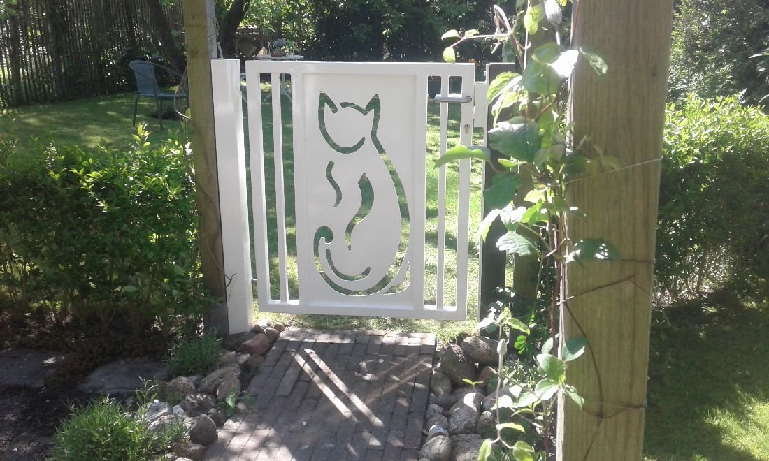 cronquels-westhuis-tuinpoort-kat