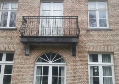 Klassiek buikspijlen balkon