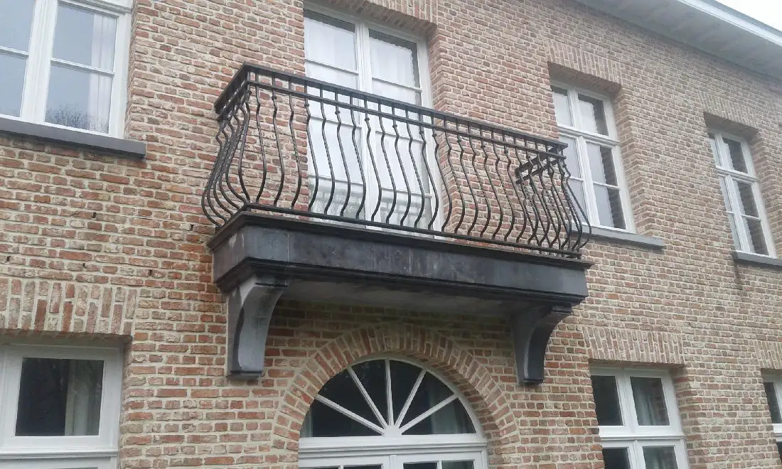 Klassiek buikspijlen balkon