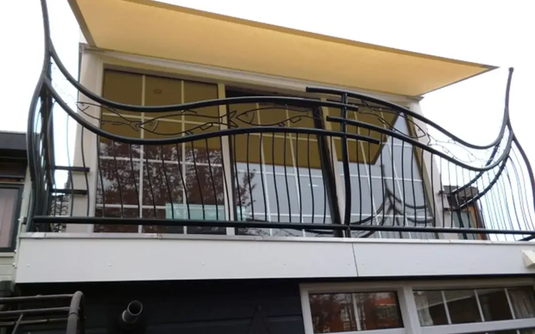 Maritiem balkon met semipermanent zonnedak
