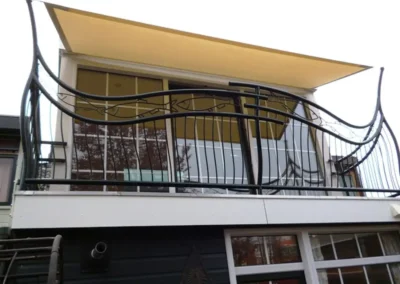 Maritiem balkon met semipermanent zonnedak