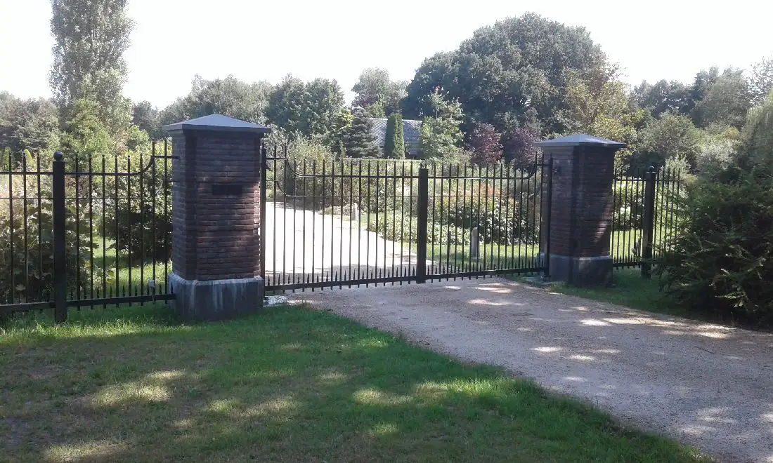 Klassieke dubbele toegangspoort