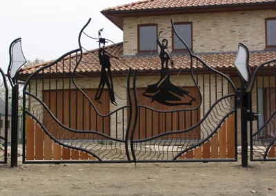 Extravagant hekwerk met poorten