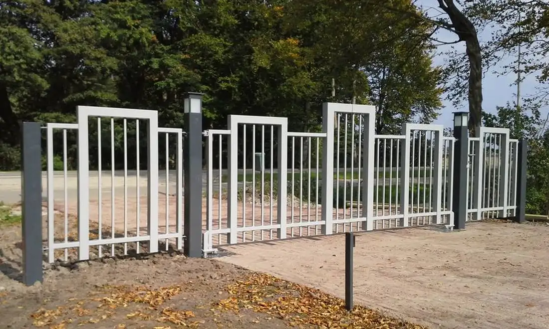 Geautomatiseerde toegangspoort in strakke vormgeving