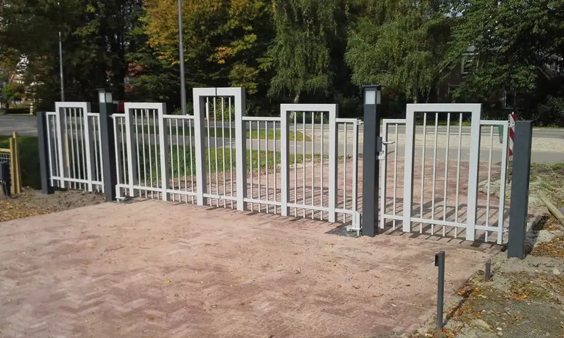 Geautomatiseerde toegangspoort in strakke vormgeving