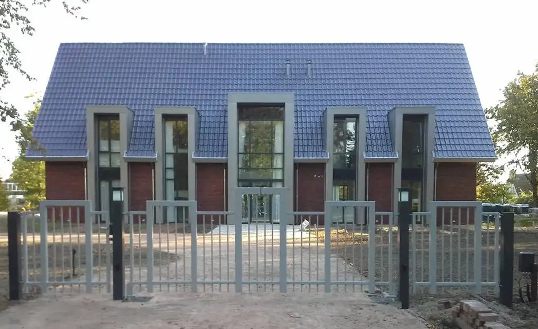 Geautomatiseerde toegangspoort in strakke vormgeving