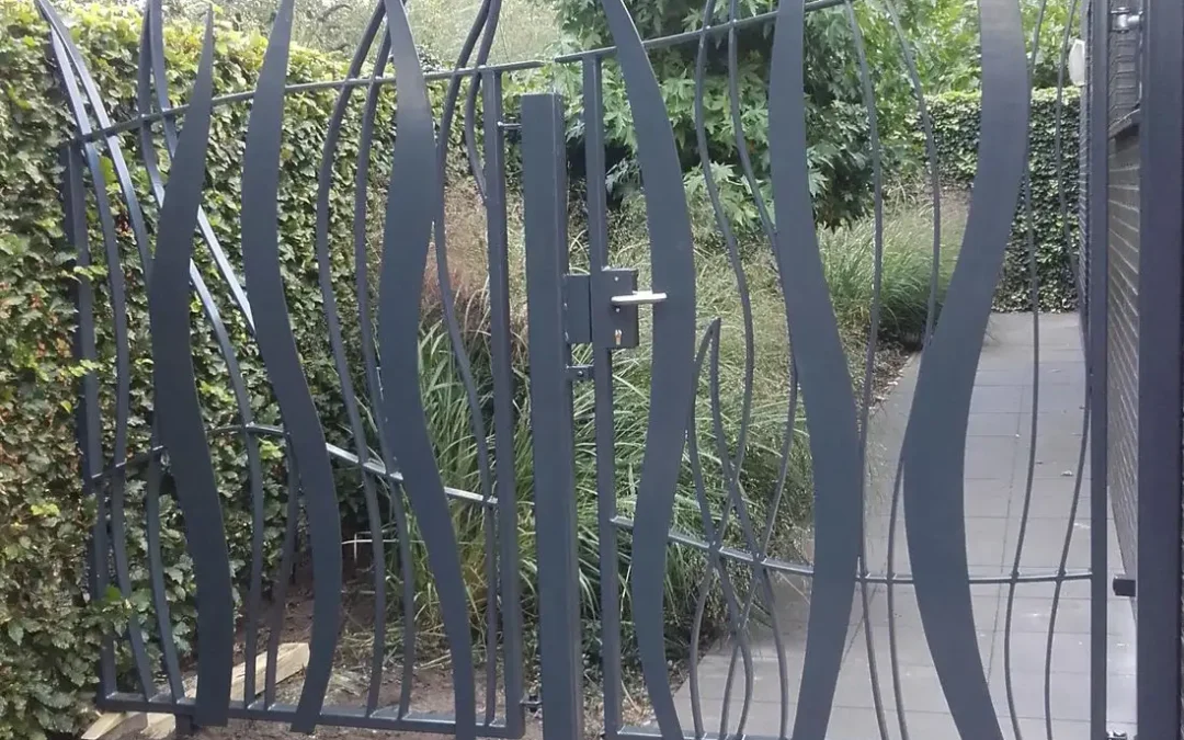 Zwierige tuinpoort