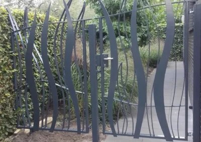 Zwierige tuinpoort