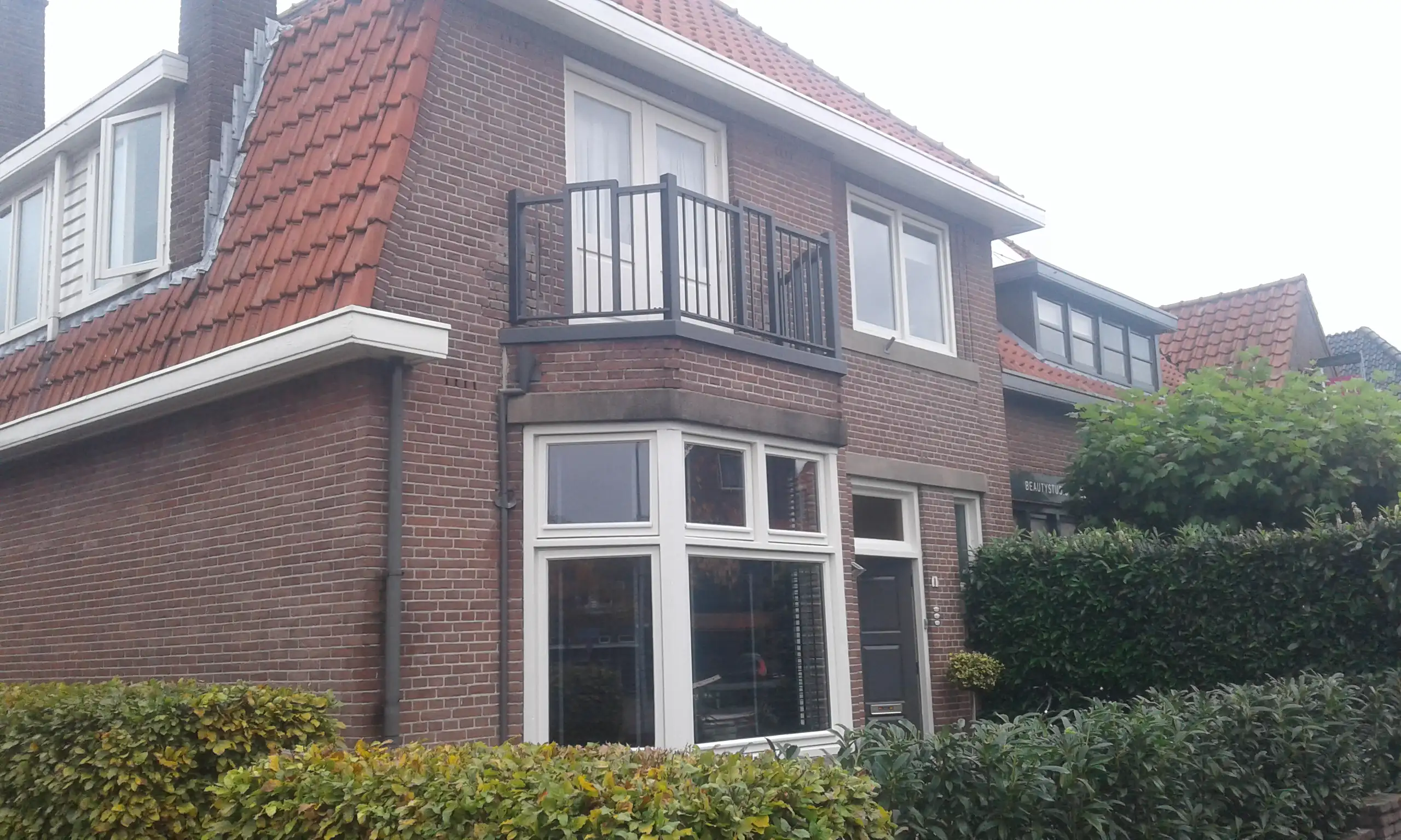 Balkonhek op erker